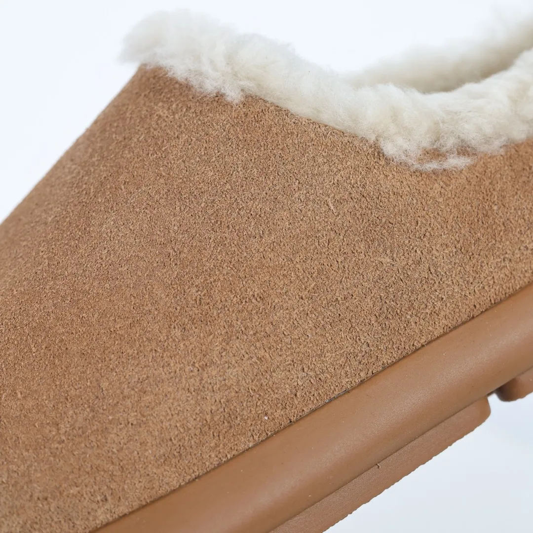 Pick up locally💰560 Core recommendation Good price Independently developed original outsole and cashmere insole to keep you warm in winter and suitable for home use. In the new year, uug launched a style series, which is partially geared towards the preferences of young consumers and has also moved to the forefront of fashion trends. Shoe body material Water-repellent coated suede upper 17 mm UGGPURE™ implanted wool insole Lightweight non-slip comfortable rubber outsole With brand LOGO trademark Comes with a full set of packaging Size: 35 36 37 38 39 40 41 42 43 44